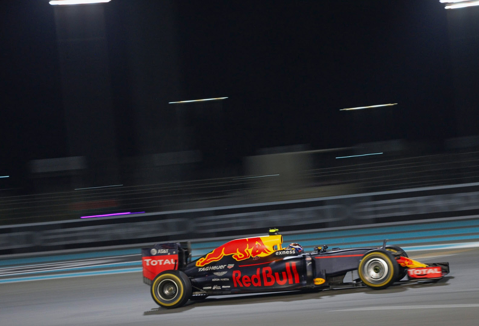 2016 Max Verstappen F1 Used Red Bull Racing Front Wheel And Pirelli Tire