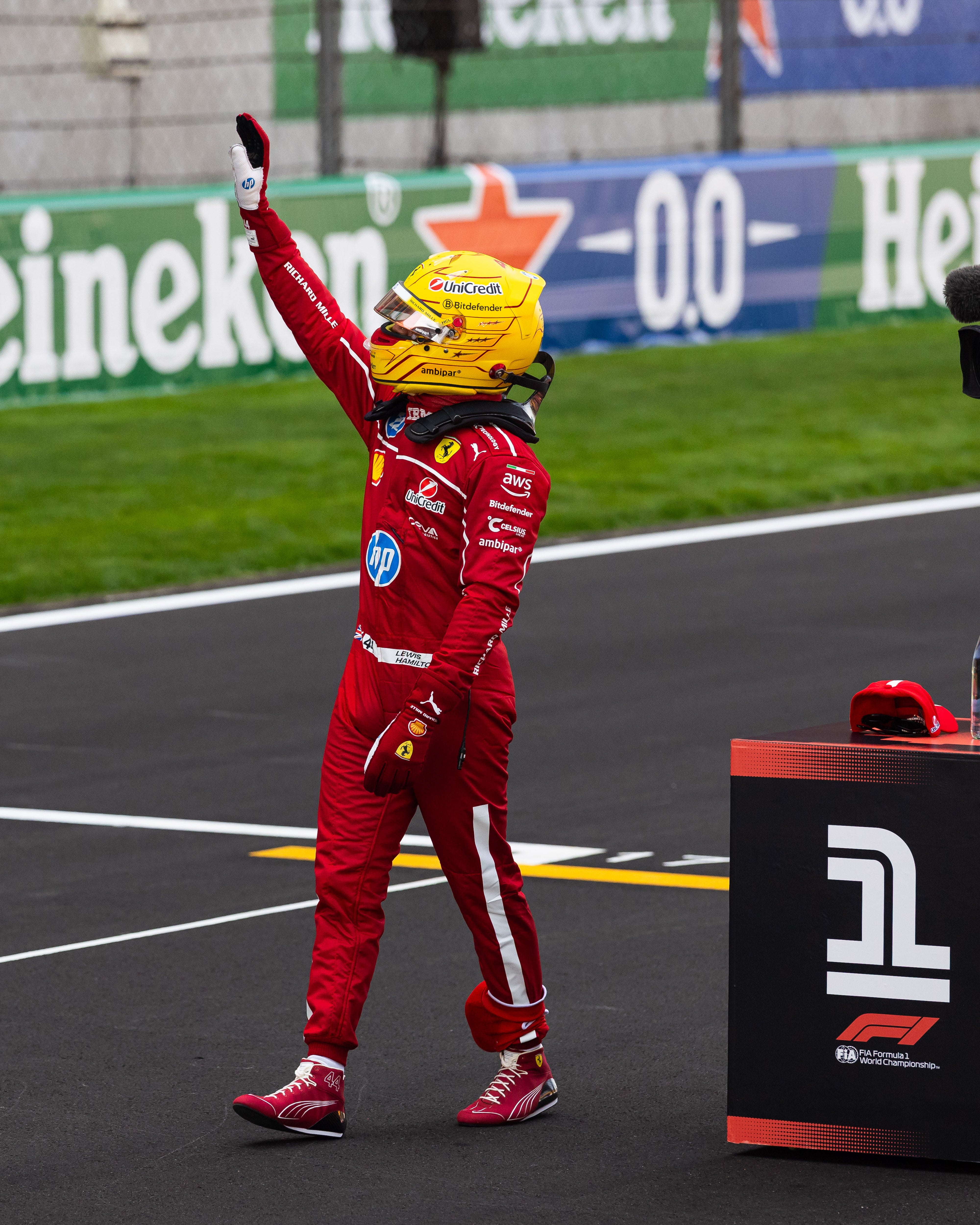 2025 Lewis Hamilton Original Scuderia Ferrari F1 Gloves